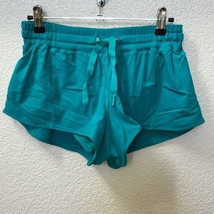 Lululemon Hotty Hot Low-Rise Lined Short 2.5”